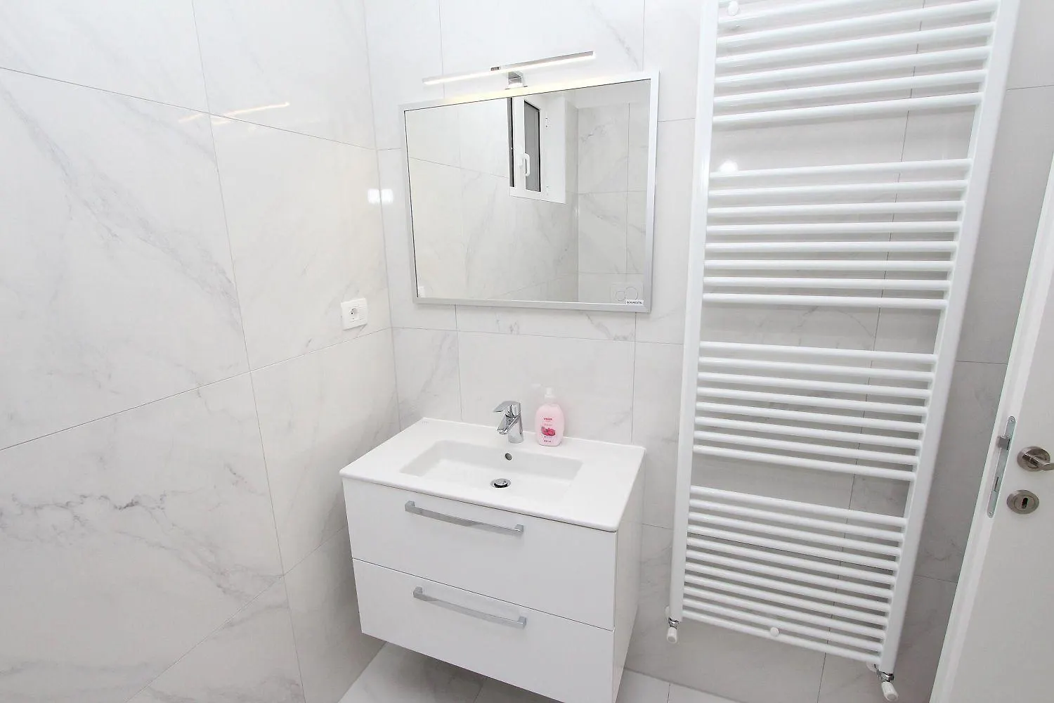 Modernes Apartment Direkt Am Meer Und Nur 400 Meter Zum Strand - In Rovinj 0*,