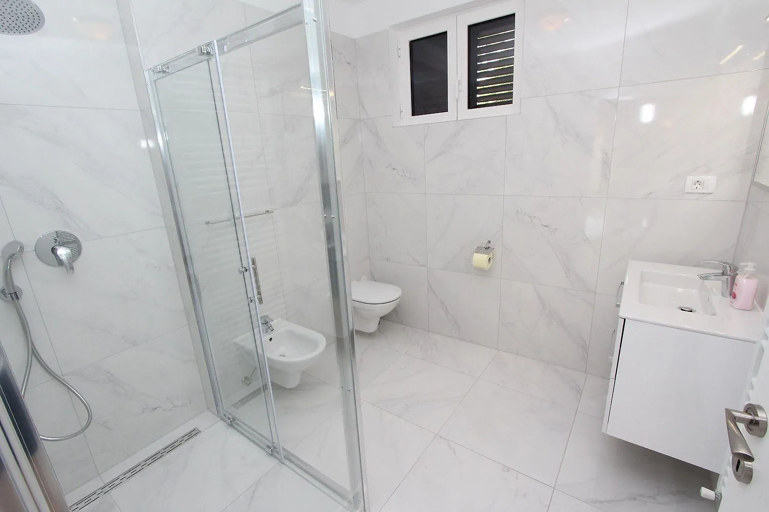 Modernes Apartment Direkt Am Meer Und Nur 400 Meter Zum Strand - In Rovinj