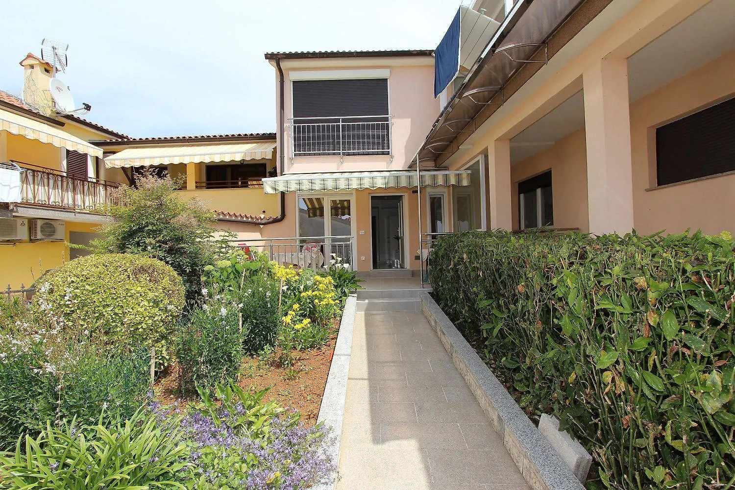 Modernes Apartment Direkt Am Meer Und Nur 400 Meter Zum Strand - In Rovinj